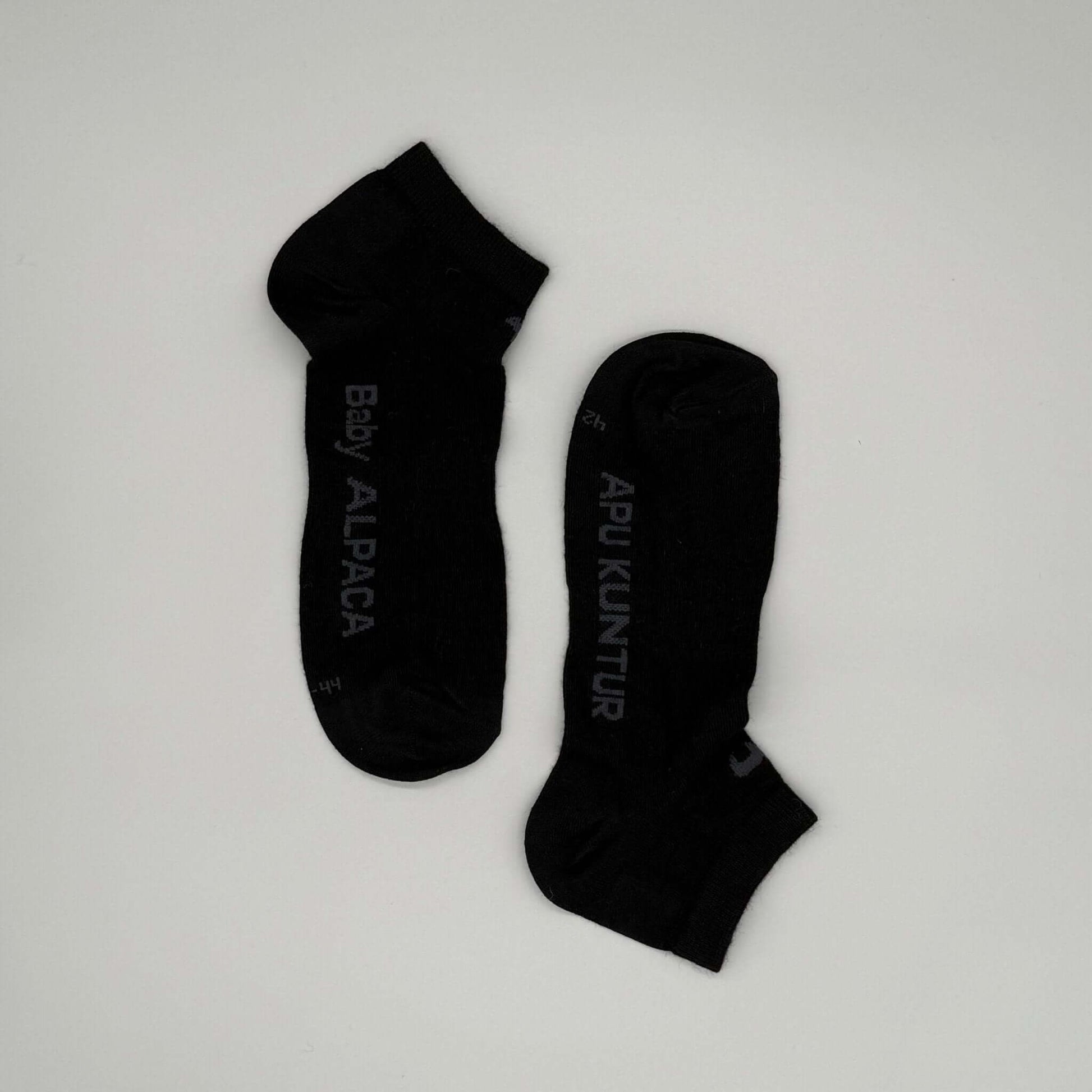 Alpakasocken in Schwarz aus 70% Baby Alpakawolle für Frühling und Sommer