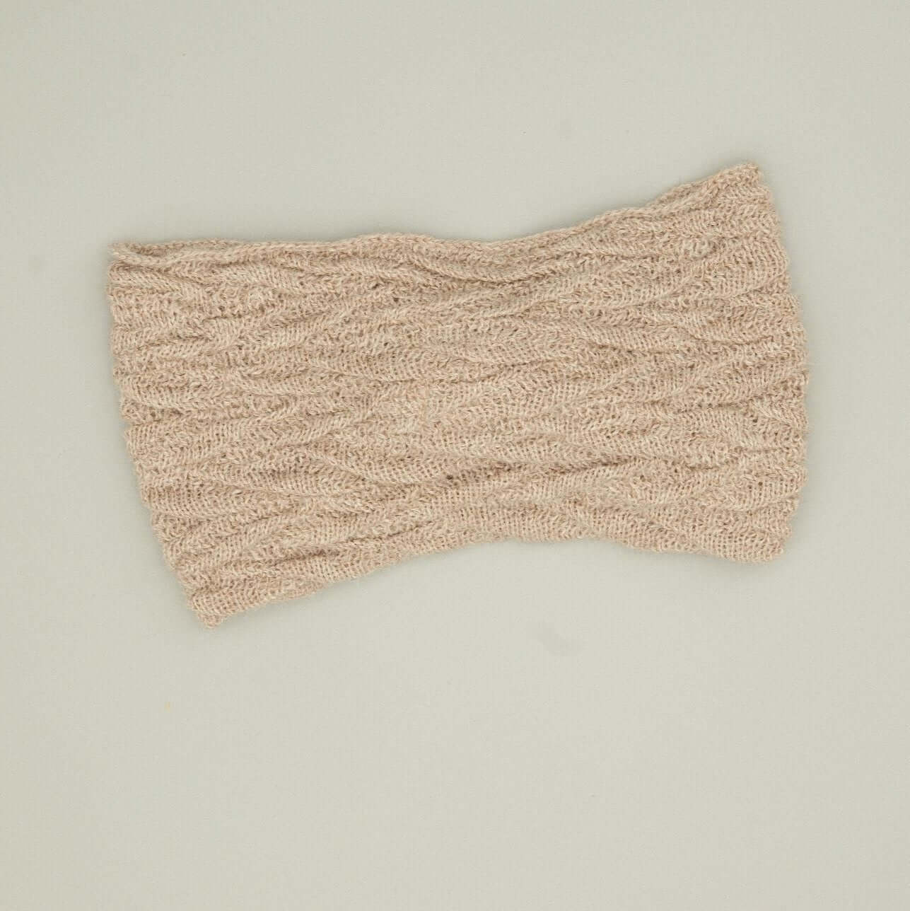 Alpaka Stirnband Damen aus 100% Babyalpaka in zartem Beige, ideal für kalte Tage. Jetzt alpaka stirnband kaufen.