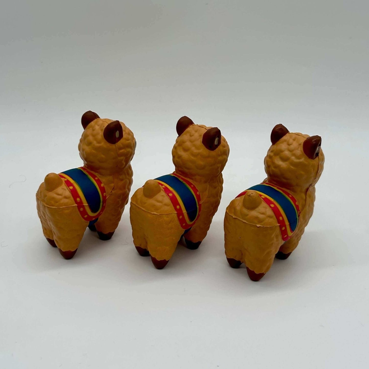 Drei mehrfarbige Alpaka Stressballs aus hochwertigem Schaumstoff für Stressabbau.