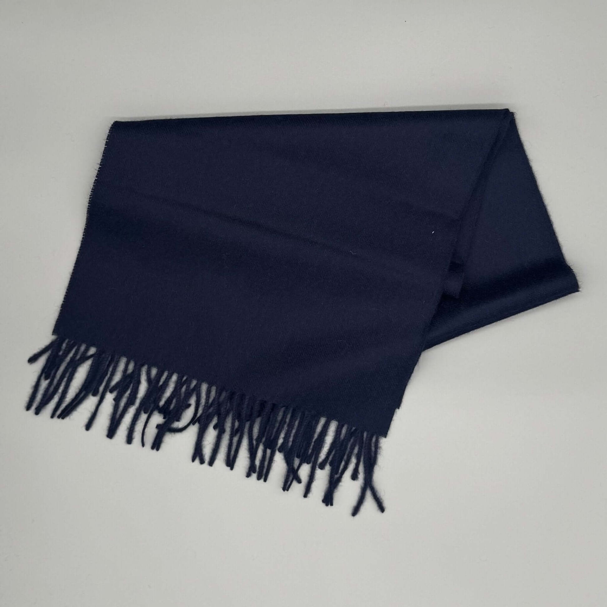 Weicher Alpaka Schal in Dunkelblau, aus 100% Baby-Alpakawolle für Damen & Herren, 180x30 cm.