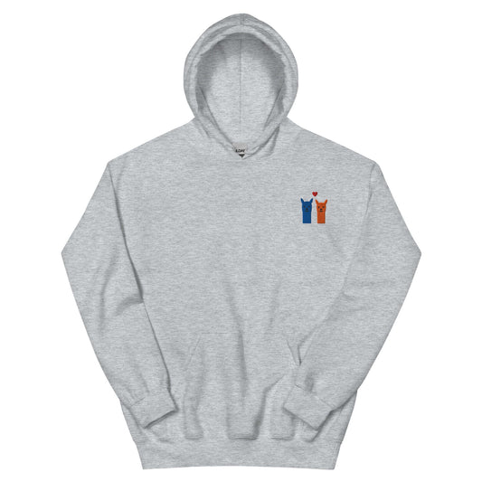 Niedlicher Alpaka Hoodie mit besticktem Motiv, grauer Hoodie mit gestickten Alpakas und Herz auf der Vorderseite.
