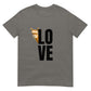 Tiermotiv T-Shirt mit Alpaka Franzl und dem Schriftzug "Love" auf grauem Hintergrund.