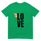 Tiermotiv T-Shirt mit dem Wort "Love" und einem frechen Alpaka, das hervorschaut.
