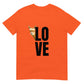 Tiermotiv T-Shirt mit Alpaka Franzl und dem Wort ‚Love‘ auf einem orangefarbenen Shirt.