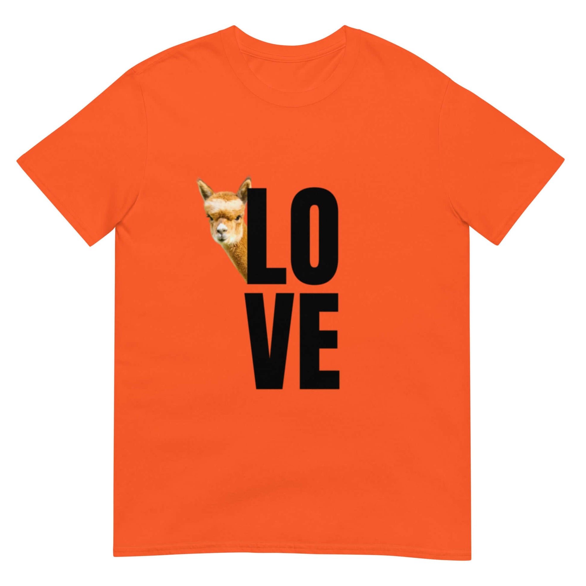 Tiermotiv T-Shirt mit Alpaka Franzl und dem Wort ‚Love‘ auf einem orangefarbenen Shirt.