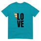 Tiermotiv T-Shirt mit Alpaka Franzl und dem Wort „Love“ auf türkisem Hintergrund.