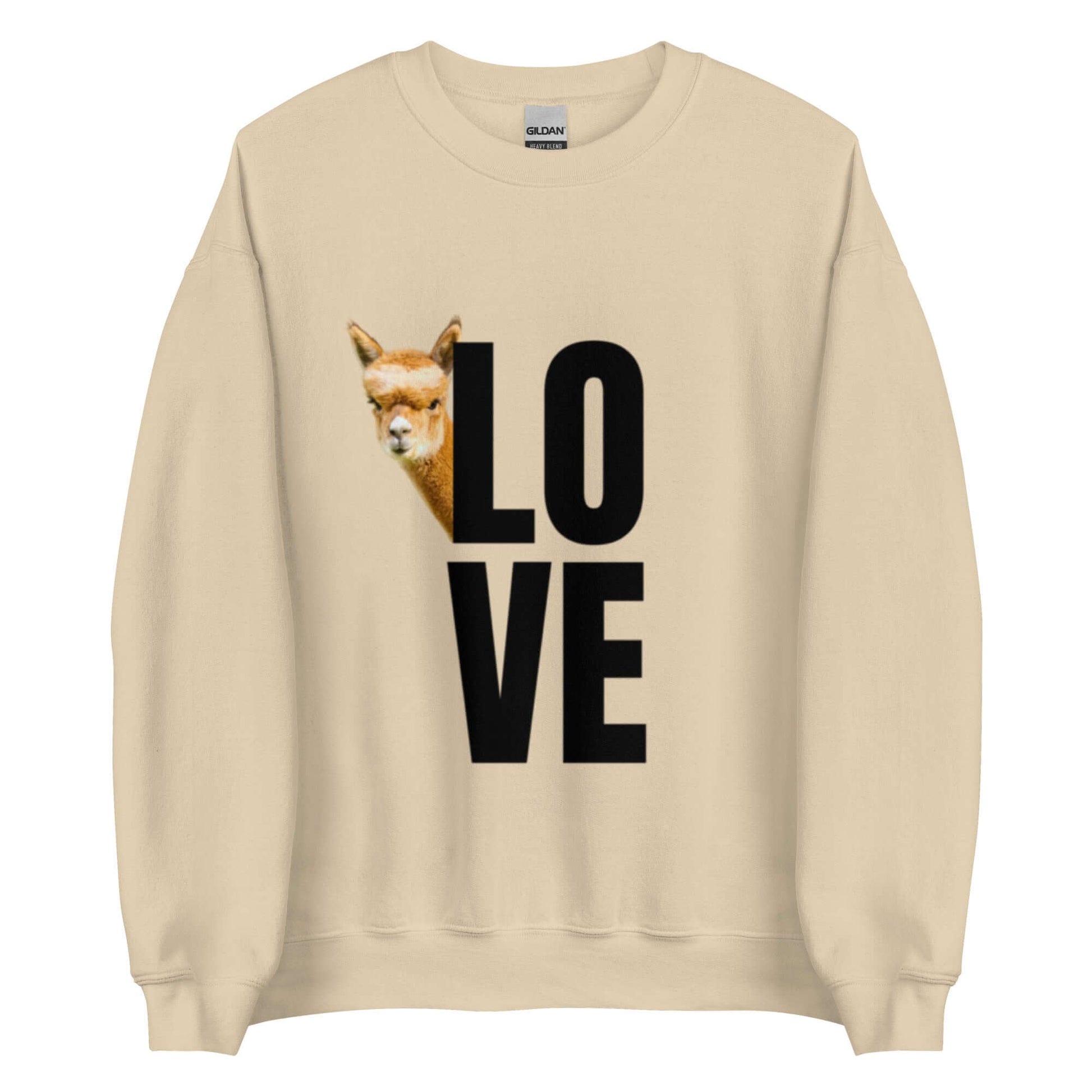 Alpaka Pullover LOVE mit Alpaka Franzl Motiv und großem LOVE Schriftzug auf beigem Hintergrund.